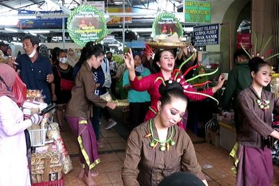 Sambut Pernikahan Kaesang dan Erina, Warga Solo Gelar Syukuran di Pasar
