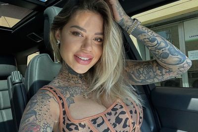 Intip Gaya Nyentrik Zoe Cristofoli WAGs Prancis Pacar Theo Hernandez, Tubuh Dipenuhi Tato