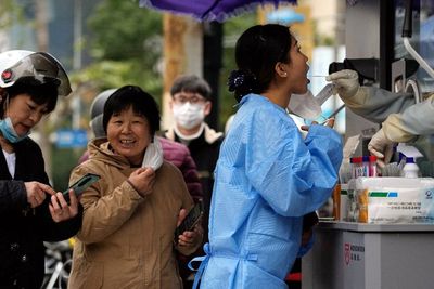 Kegembiraan Warga China saat Pemerintah Cabut Aturan COVID-19: Hidup Kembali Normal