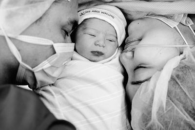 Adipati Dolken Pamerkan Wajah Anak Pertamanya, Pose Gemes Si Bayi Jadi Sorotan