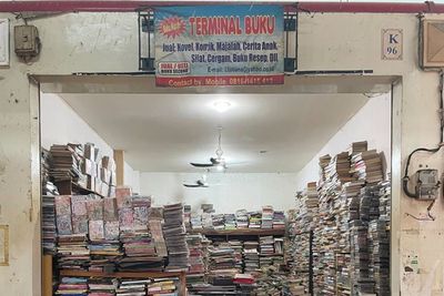 Buat yang Hobi Baca Harus ke Sini! Ini Hidden Gem Toko Buku Bekas di Pasar Modern BSD