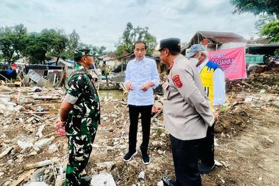 Beri Arahan ke Pangdam dan Kapolda, Presiden Jokowi: Gerakkan TNI-Polri Bersihkan Puing