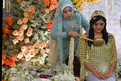Anggunnya Erina Gudono saat Prosesi Siraman Jelang Dinikahi Kaesang