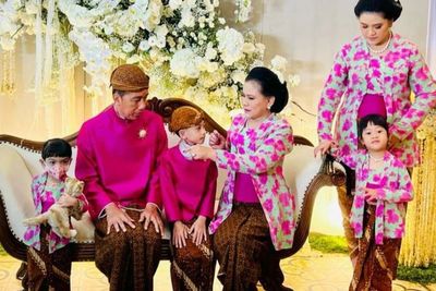 Tingkah 2 Anak Kahiyang Ayu pas Kaesang Siraman Disorot, Asyik Lompat di Depan Presiden