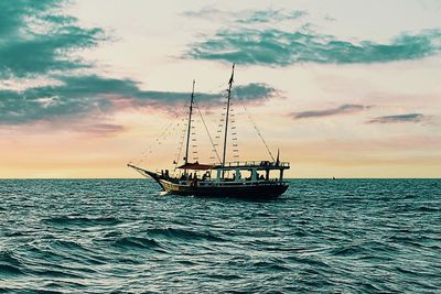 150 Orang Lebih Terdampar dalam Kapal di Laut Lepas Thailand
