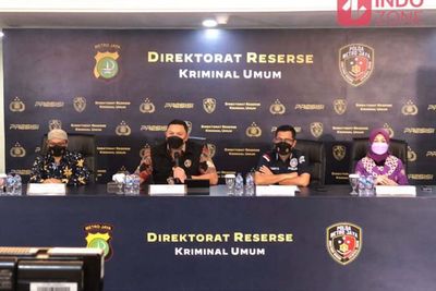 Polisi Ungkap Temuan Buku Lintas Agama dan Mantra Kasus Sekeluarga Tewas