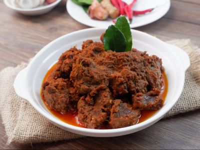3 Makanan Khas Indonesia yang Sangat Terkenal di Dunia: Salah Satunya Sering Ditemui di Pinggir Jalan!