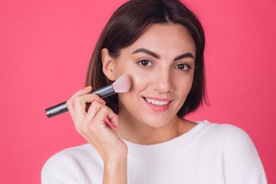 Duh, Udah Pake Makeup tapi Wajah Tetap Kusam, Apa Sih Penyebabnya?