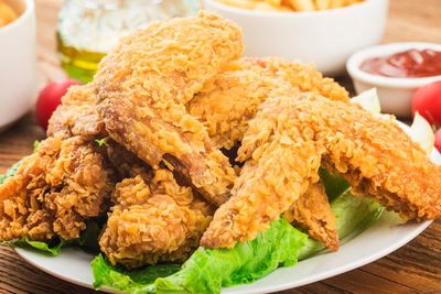 Wanita Ini Jelaskan Bedanya Makan Ayam Goreng di Korea dan Indonesia, Porsinya Beda Guys!