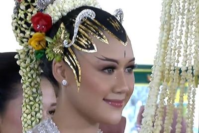 Alis Menjangan Erina Gudono Menarik Perhatian, Ini Maknanya!