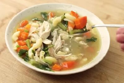 Resep Sup Ayam Makaroni ala Chef Devina Hermawan: Gurih dan Nikmat, Cocok Buat Makan Malam
