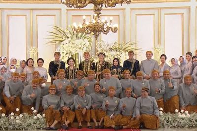 Momen Menteri Kabinet Indonesia Maju Foto Bersama di Nikahan Kaesang dan Erina
