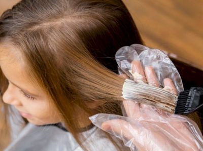 Warnai Rambut Bisa Dilakukan di Rumah, tapi 6 Hal Ini Harus Dilakukan Terlebih Dahulu!