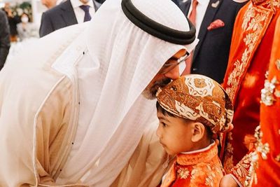 Gibran Full Senyum Jan Ethes Dicium Putra MBZ di Resepsi Kaesang-Erina: Mengalihkan Isu?