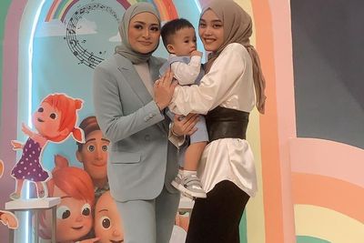 Nathalie Holscher dan Putri Delina Kompak Rayakan Ulang Tahun Adzam ke-1, Sule Mana?