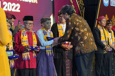 Seni Sastra Lisan Kacaping Mandar Tantang Literasi Generasi Muda