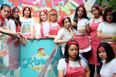 Begini Potret Para Pelayan di Karen s Diner Indonesia, Wajahnya Udah Ngeselin Belum?