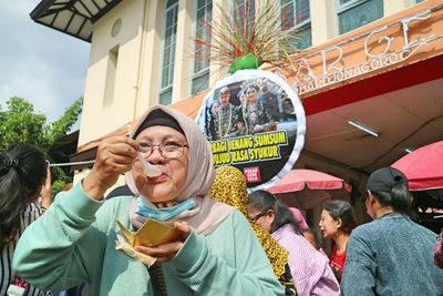 Usai Pernikahan Kaesang dan Erina Warga Solo Bagikan 1.000 Jenang Sumsum, Ini Maknanya!