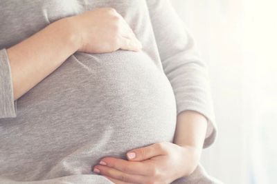 Pura-pura Hamil 6 Bulan, Wanita Asal China Selundupkan 200 Perangkat PC dan iPhone