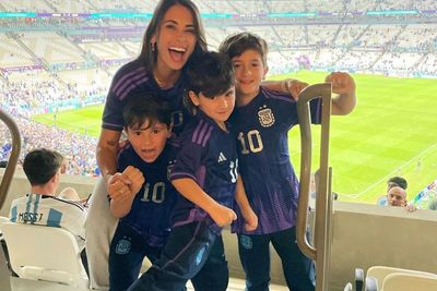 Potret Cantik Senyum Lebar Istri Lionel Messi Saat Argentina Lolos Masuk Final Piala Dunia