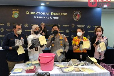 Polisi Tunjukan Barang Bukti Penganiayaan ART di Jaksel, Ada Barbel hingga Kandang Anjing