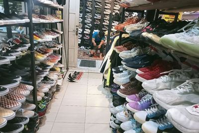 Pemuda Tulungagung Cuan Ratusan Juta Sebulan dari Bisnis Thrifting Sepatu, Ini Rahasianya!