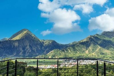 Kafenya Anak Senja! Berada di Ketinggian 1277 MDPL, Jual Panorama Gunung dan Desa Wisata