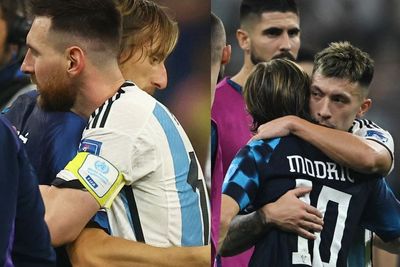 Pemain Argentina Hibur dan Peluk Luka Modric Usai Kroasia Kandas di Piala Dunia 2022