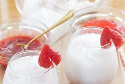 Resep Mudah Strawberry Jelly Sagoo, Manis Asemnya Nyegerin