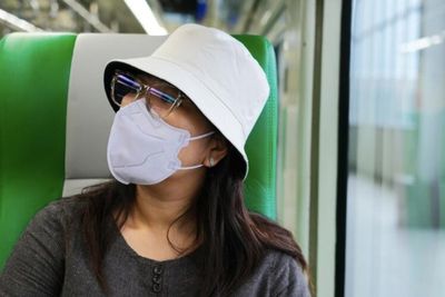 Speechless ! Niat Bawa Pulang Oleh-oleh, Malah Dimakan Penumpang Kereta Lain