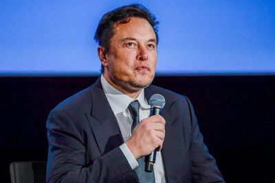 Saham Tesla Anjlok, Elon Musk Tak Lagi Pegang Status Orang Terkaya di Dunia