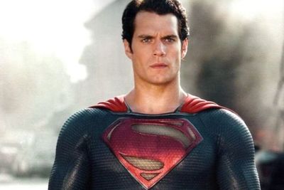 Henry Cavill Gak Lagi Jadi Superman, Fans: Terus Kenapa Ada di Black Adam?