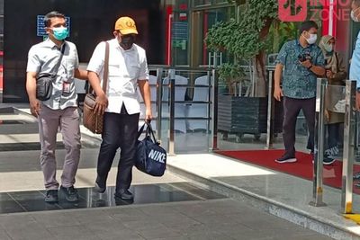 Tiba di Gedung KPK, Begini Penampakan Wakil Ketua DPRD Jatim Sahat Tua Simanjuntak