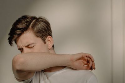 Bersin Tiap Kali Terkena Cahaya, Begini Penjelasan Tentang Photic Sneeze Reflex