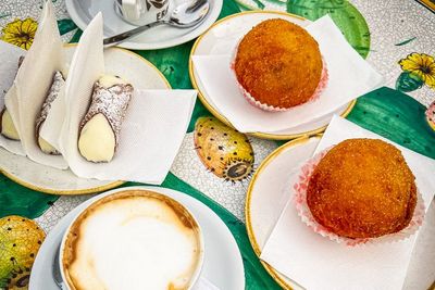 Cobain Arancini: Nasi Bola Goreng Italia Ukurannya Sebesar Bola Tenis, Isinya Ngenyangin