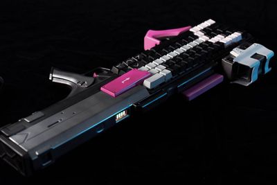 Gokil! Gamers Ini Bikin Keyboard Custom dengan Bentuk yang Mirip Senjata Rifle