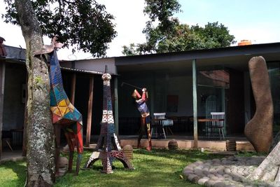 Klasik! Artivator Cafe Dibangun di Bekas Rumah Meneer Belanda, Vibesnya ala di Galeri Seni