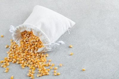 Ternyata Tepung Jagung Punya Segudang Manfaat untuk Kulit Wajah, Bisa Bikin Glowing Lho!