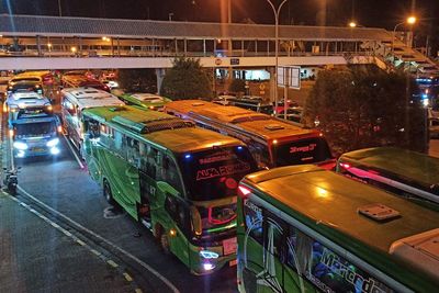 Jelang Nataru Wisatawan di Bali Melonjak Tajam, Antrean Kendaraan Mengular di Pelabuhan