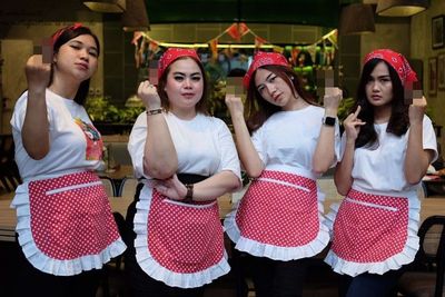Kata Karen s Diner usai Pelayannya Viral karena Lakukan Body Shaming & Kobok Minuman
