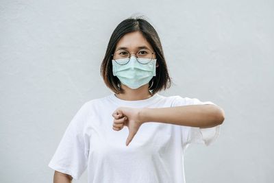 Kalau Pakai Masker Gak Benar Bisa Bikin Mata Kering, Begini Cara Atasinya