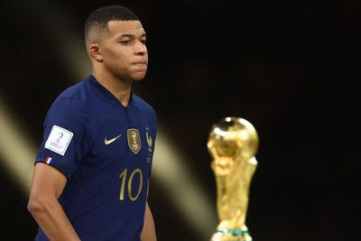 Mbappe Bikin Rekor Sensasional di Final Piala Dunia, tapi Berujung Mewek Kalah dari Messi!