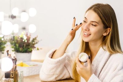 5 Skincare Routine yang Wajib Diterapkan Pemula, Nomor 3 Jangan Skip