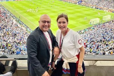 Momen Maia Estianty dan Irwan Mussry Mesra Nonton Final Piala Dunia, Outfitnya Kece!
