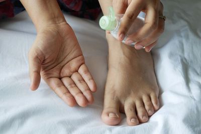 7 Cara Menghilangkan Gatal secara Alami dan Cepat, tanpa Obat!