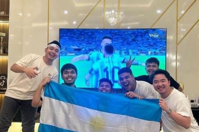 Setelan Outfit Thariq Halilintar di Malam Final Piala Dunia, Argentina Full Senyum