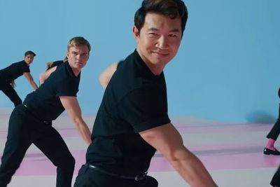 Pemeran Shang-Chi Akui Senang Banget Main di Film Barbie , Syutingnya Menyenangkan