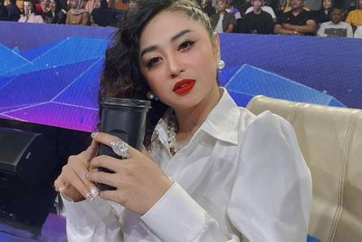 Dikatain Mandul, Dewi Perssik Peluk dan Maafkan Haters: Semoga Mbak Gak Seperti Saya