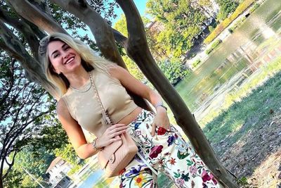 Gaya Amazing Mom Zulay Pogba Main ke Kebun Binatang, Kali Ini Gak Pakai Hijab