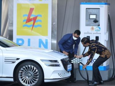 Presiden Jokowi Buka Suara soal Pemberian Subsidi Mobil Listrik Rp80 Juta